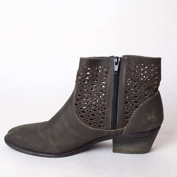 Klub Nico Size 8 Gray Ankle Boots with Laser Cutouts - Picture 11 of 14